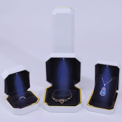 สัญลักษณ์ที่กําหนดเอง กล่องของขวัญเครื่องประดับเบาสําหรับสร้อยหูแขน Pendant วงแหวนคอหอม วัสดุที่ทําด้วยมือ