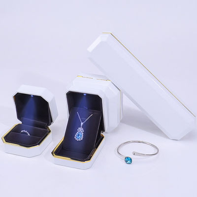 สัญลักษณ์ที่กําหนดเอง กล่องของขวัญเครื่องประดับเบาสําหรับสร้อยหูแขน Pendant วงแหวนคอหอม วัสดุที่ทําด้วยมือ