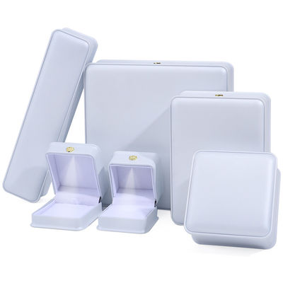 ซื้อ โลโก้ที่กําหนดเอง กล่องบรรจุเครื่องประดับหรู กล่องบรรจุเครื่องประดับใหม่สุด สี่เหลี่ยมสีขาว online manufacture