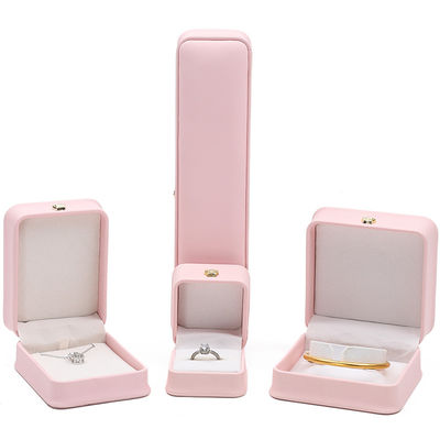 10*10*5cm กล่องเครื่องประดับหนังสีชมพูสําหรับสร้อยข้อมือมงกุฎ หมวกและแหวน โลโก้ตามสั่ง