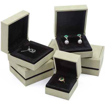 ซื้อ OEM สีเทาเหลือง Soft Velvet กล่องเครื่องประดับชุดสําหรับหู Stud แหวน Pendant Packaging online manufacture
