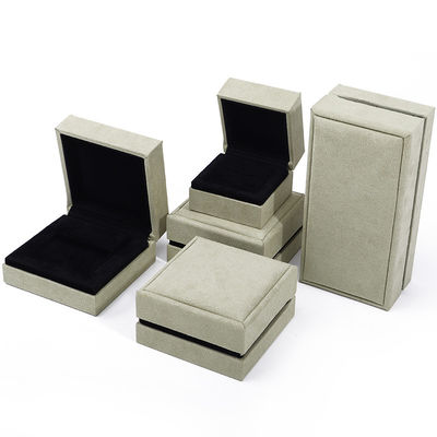 OEM สีเทาเหลือง Soft Velvet กล่องเครื่องประดับชุดสําหรับหู Stud แหวน Pendant Packaging