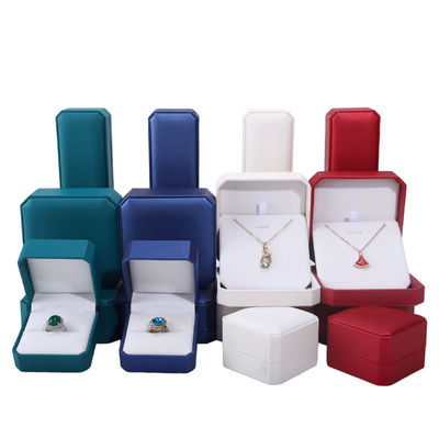 ซื้อ กล่องเครื่องประดับหนังสี่เหลี่ยม สําหรับการบรรจุหูประดับแบบกําหนดเอง สร้อยข้อมือ แหวนคอ online manufacture