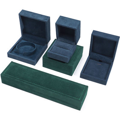 กล่องเครื่องประดับผ้าห่มมืดที่กําหนดเอง สําหรับสร้อยคอหรู สร้อยข้อมือแหวน 9*9*4cm
