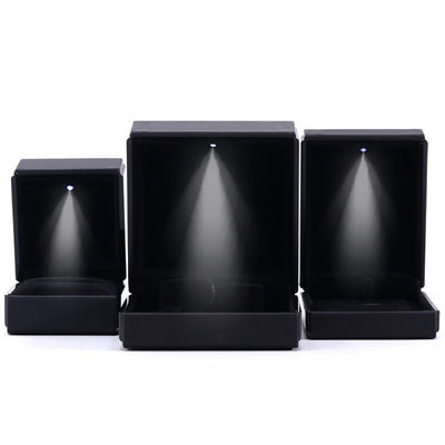 กล่องเครื่องประดับแสง LED สีดําที่ทําด้วยมือ สําหรับกระเป๋าบรรจุหนังโลโก้ที่กําหนดเองของฮานฮอง
