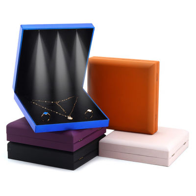 Hanhong Custom Logo White Light Jewels Packaging Box Set with Ring Necklace Earrings กล่องบรรจุเครื่องประดับสีขาว มีวงแหวน