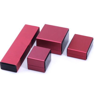 Hanhong Custom Logo LED Light กล่องเครื่องประดับสําหรับกระปุก สร้อยคอและแหวนในหนัง