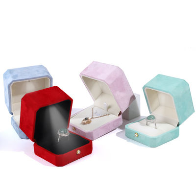 โลโก้ของลูกค้า สีน้ําเงิน Octagonal Flannel ทอง Buckle กล่องเครื่องประดับสําหรับ LED กล่องวงแหวนเครื่องประดับ