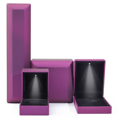 โลโก้ที่กําหนดเอง สี่เหลี่ยม สีม่วง LED กล่องเครื่องประดับสําหรับและขายปลีกในรูปร่างสี่เหลี่ยม