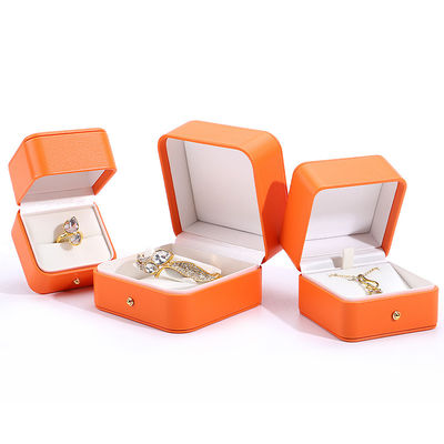 เครื่องประกอบเครื่องประดับท่องเที่ยวผิวหนังและผ้าห่มที่กําหนดเองสําหรับแหวนหูห้อยคอ