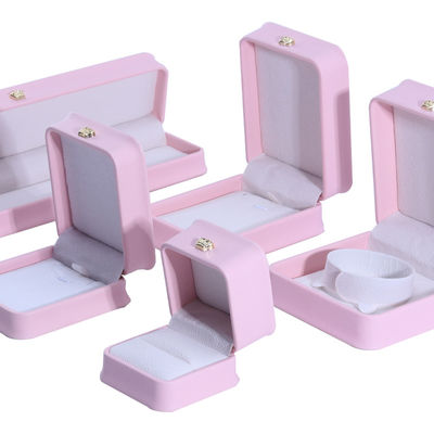 ซื้อ สีชมพู Stud หูข้อมือ สร้อยคอ แหวนกล่องเครื่องประดับ online manufacture