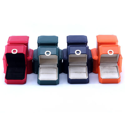 ซื้อ 11*11*5.5cm สีที่กําหนดเอง วงแหวนการออกแบบ กล่องเครื่องประดับหนัง PU สําหรับสร้อยข้อมือ online manufacture