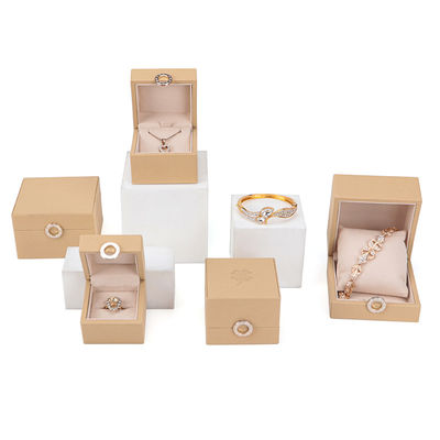 กล่องเครื่องประดับ Hanhong Four-Leaf Clover Luxury PU Leather Ring Box พร้อมโลโก้ตามสั่ง