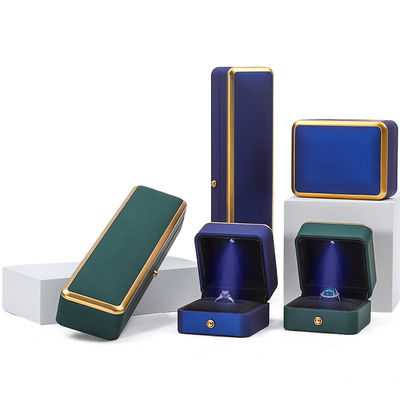 เครื่องประกอบกล่องเครื่องประดับ LED ทองคําที่แต่งเอง สําหรับวงแหวนวงสร้อย