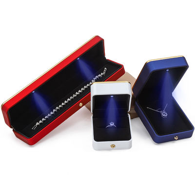 เครื่องประกอบกล่องเครื่องประดับ LED ทองคําที่แต่งเอง สําหรับวงแหวนวงสร้อย