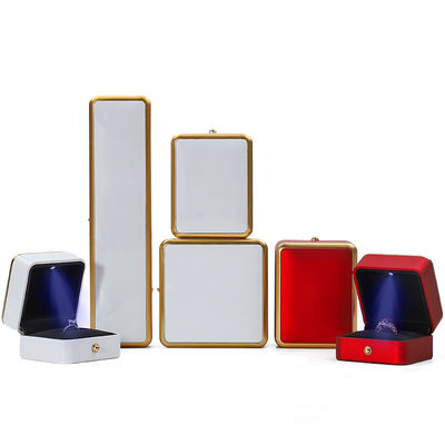 เครื่องประกอบกล่องเครื่องประดับ LED ทองคําที่แต่งเอง สําหรับวงแหวนวงสร้อย