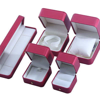 ซื้อ Hanhong Custom สีแดง PU กล่องบรรจุเครื่องประดับหนังสําหรับวงแหวนหูห้อยคอแต่งงาน online manufacture