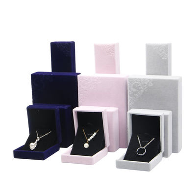 วัสดุหินหอม Hanhong Custom Embossed Red Jewelry Box สําหรับคอและแหวน 6*6*4.6cm