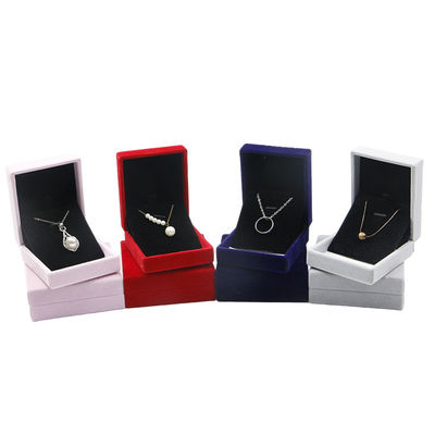 วัสดุหินหอม Hanhong Custom Embossed Red Jewelry Box สําหรับคอและแหวน 6*6*4.6cm