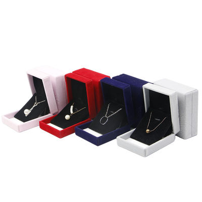 วัสดุหินหอม Hanhong Custom Embossed Red Jewelry Box สําหรับคอและแหวน 6*6*4.6cm