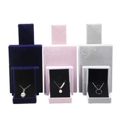 วัสดุหินหอม Hanhong Custom Embossed Red Jewelry Box สําหรับคอและแหวน 6*6*4.6cm