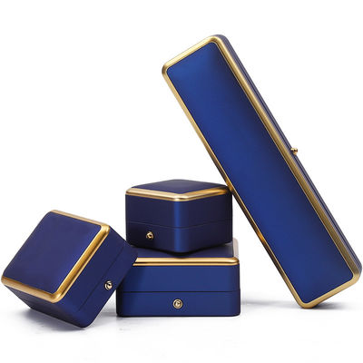 สร้อยข้อมือ สร้อยคอ วงแหวน กล่องเครื่องประดับด้วยวัสดุที่มิชอบสิ่งแวดล้อม และแสง LED