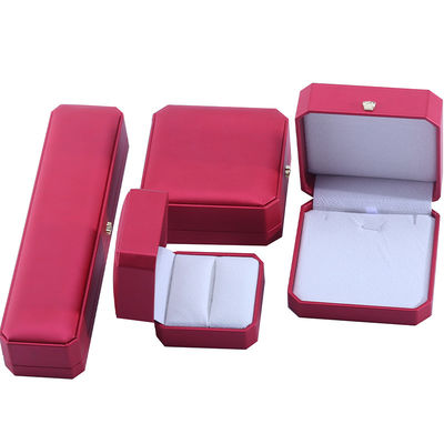 กล่องบรรจุเครื่องประดับข้อมือหนัง PU สีแดง