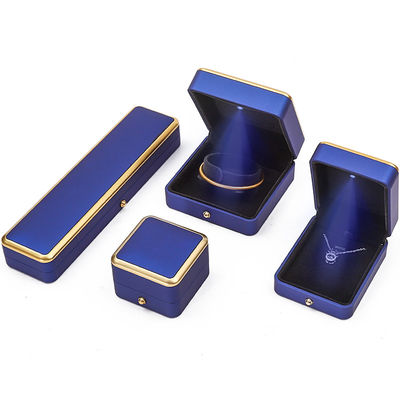 สร้อยข้อมือ สร้อยคอ วงแหวน กล่องเครื่องประดับด้วยวัสดุที่มิชอบสิ่งแวดล้อม และแสง LED