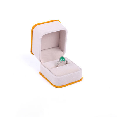 กล่องบรรจุเครื่องประดับสีแพรคอตสีแพรคอตสําหรับชั้นสองและขนาด 6*5.5*5cm