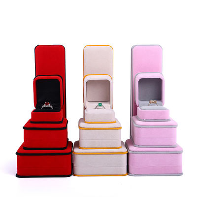 กล่องบรรจุเครื่องประดับสีแพรคอตสีแพรคอตสําหรับชั้นสองและขนาด 6*5.5*5cm