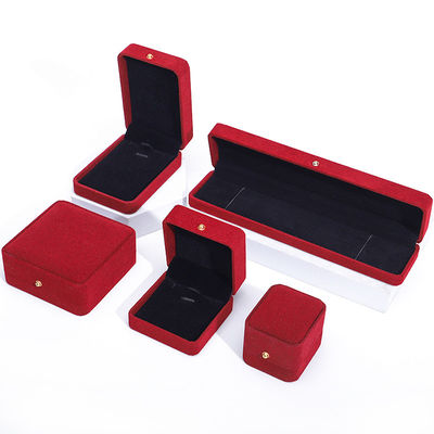 กล่องบรรจุภัณฑ์เครื่องประดับกำมะหยี่สีแดงหรูหราสำหรับสร้อยคอ สร้อยข้อมือ ต่างหู แหวน