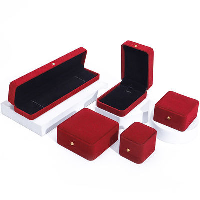 กล่องบรรจุภัณฑ์เครื่องประดับกำมะหยี่สีแดงหรูหราสำหรับสร้อยคอ สร้อยข้อมือ ต่างหู แหวน
