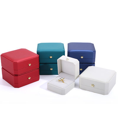 กล่องเครื่องประดับสีหนังสําหรับแฮนฮอง สร้อยข้อมือทองแบบฝาก