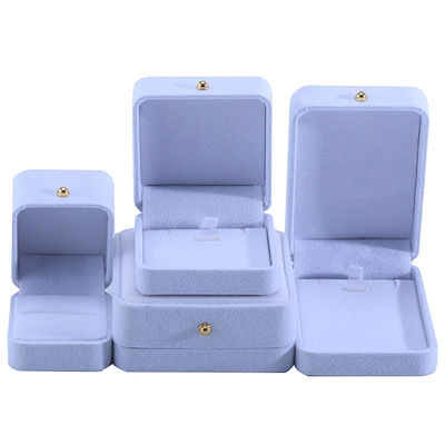 ซื้อ กล่องบรรจุเครื่องประดับผ้าห่มสีขาวที่กําหนดเอง สําหรับสร้อยคอ สร้อยข้อมือ สร้อยหู online manufacture