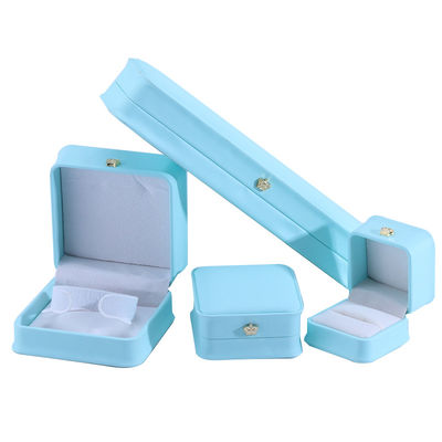 กล่องเครื่องประดับสีซีอัน พร้อมการออกแบบมงกุฎ Hanhong Custom Logo กล่องชุดหนัง PU สวย