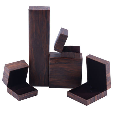 กล่องเครื่องประดับสีน้ําตาล