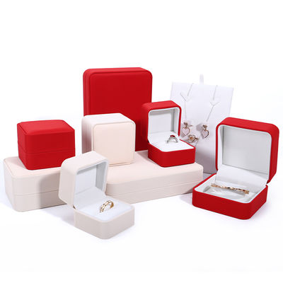 กล่องบรรจุสร้อยคอหรูตามสั่ง ในหนัง PU สีแดง พร้อมผนังแคลเวท และ ติดต่อเรา