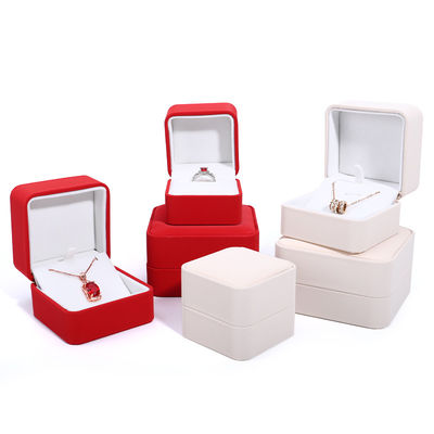กล่องบรรจุสร้อยคอหรูตามสั่ง ในหนัง PU สีแดง พร้อมผนังแคลเวท และ ติดต่อเรา
