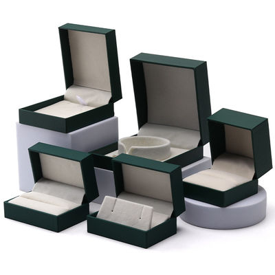 เครื่องประดับสีเขียวหรู กล่องกระดาษ หูหู สร้อยคอ วงแหวนแขวน Packaging Custom Logo