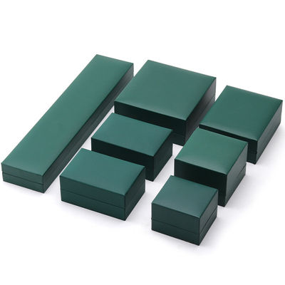 เครื่องประดับสีเขียวหรู กล่องกระดาษ หูหู สร้อยคอ วงแหวนแขวน Packaging Custom Logo