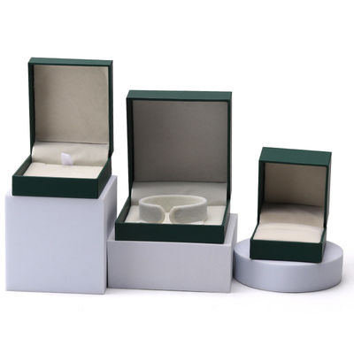 เครื่องประดับสีเขียวหรู กล่องกระดาษ หูหู สร้อยคอ วงแหวนแขวน Packaging Custom Logo