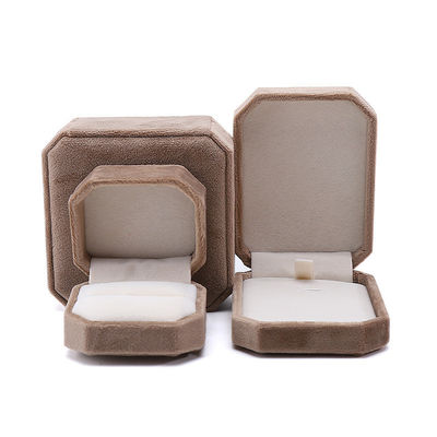 พัสดุเครื่องประดับคาร์ดม์ทรงแปดเหลี่ยม Khaki Flannelette