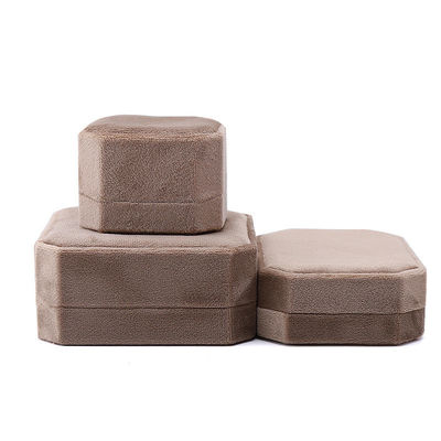 พัสดุเครื่องประดับคาร์ดม์ทรงแปดเหลี่ยม Khaki Flannelette