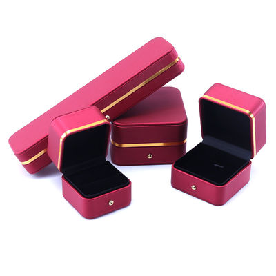กล่องเครื่องประดับหนังสีแดง สําหรับสไตล์ใหม่สุด สร้อยข้อมือสี่เหลี่ยม สร้อยคอ ชมรมของขวัญ