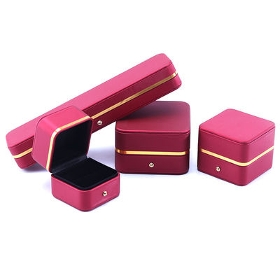 กล่องเครื่องประดับหนังสีแดง สําหรับสไตล์ใหม่สุด สร้อยข้อมือสี่เหลี่ยม สร้อยคอ ชมรมของขวัญ