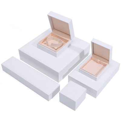 กล่องกระดาษสีขาว 9x9x4cm ของประดิษฐ์เครื่องประดับ สําหรับกระดาษข้อมือ