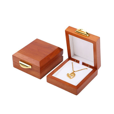 สัญลักษณ์ที่กําหนดเอง กล่องเครื่องประดับไม้หรู Packaging For Bracelet Necklace Set