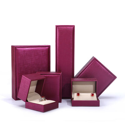 จีนผลิต Wholesale Luxury Jewellery กล่องบรรจุ Custom high end สร้อยคอ แขนหู แหวนบรรจุกุหลาบ สีแดง PU กล่องเครื่องประดับหนังที่มีโลโก้
