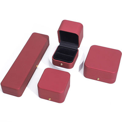 ซื้อ กล่องบรรจุเครื่องประดับหนัง PU สีลมแดง สวยใส online manufacture