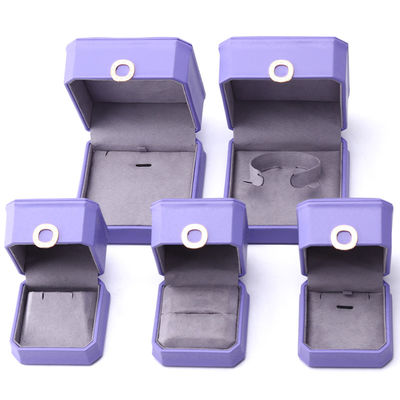 กล่องเครื่องประดับหนัง PU สีม่วงทรงแปดเหลี่ยมที่น่าหลงใหลสําหรับแหวนหู